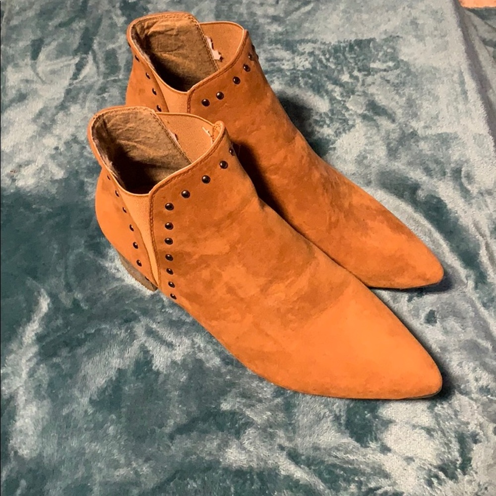 NWT TAN BOOTS